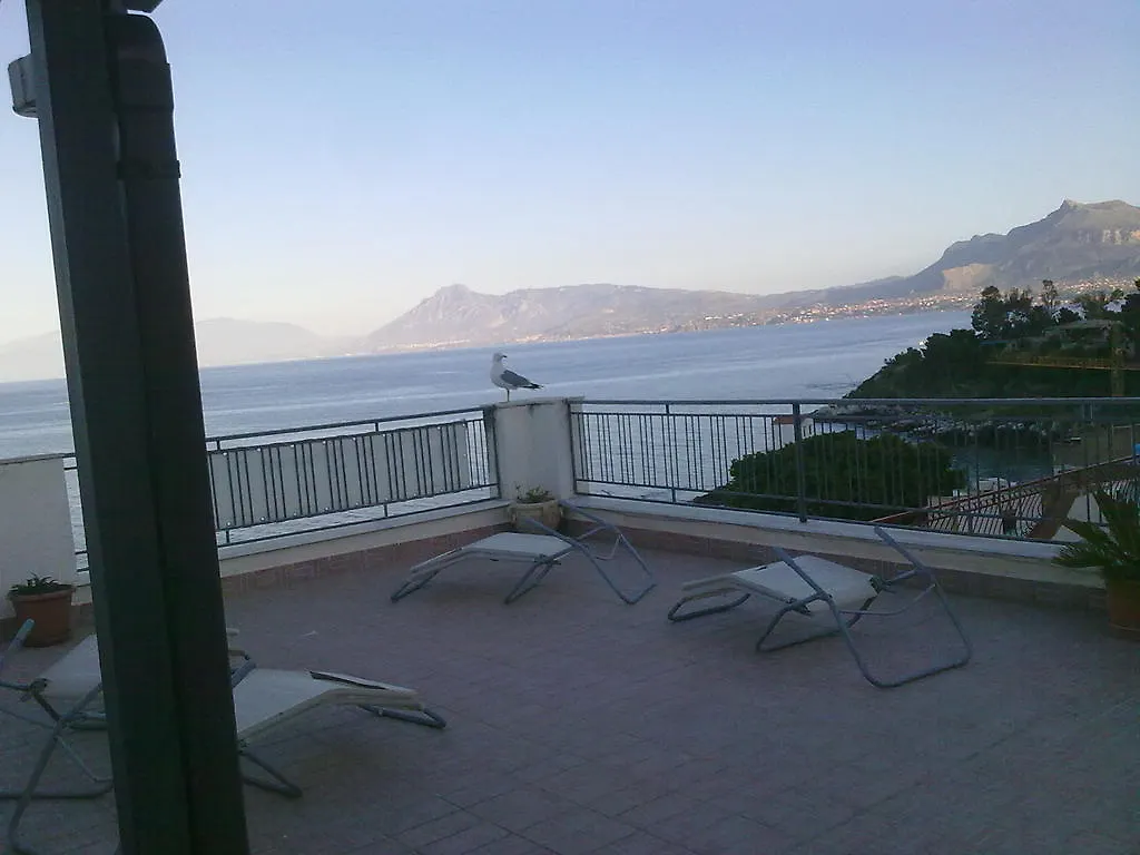 Bed and Breakfast La Caletta Santa Flavia 2*,