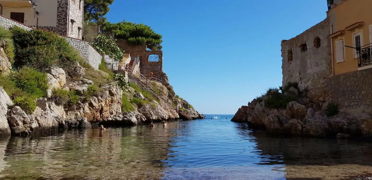 Bed and Breakfast La Caletta Santa Flavia 2*,  Italia
